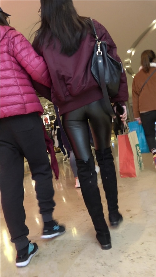 漂亮的黑丝紧身皮裤高靴妹子[768M/MP4]