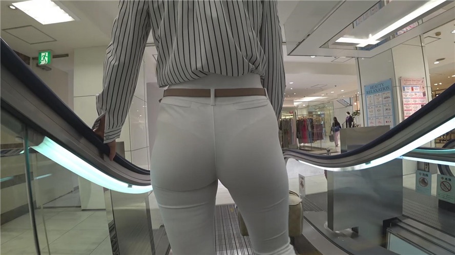 白色紧身裤美眉[1.42G/MP4]