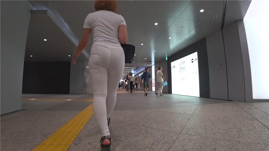 白色紧身丰屯妹[1.45G/MP4]