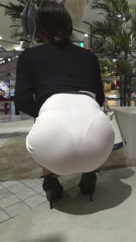 高腰紧身包臀白裙美眉[1.26G/MP4]