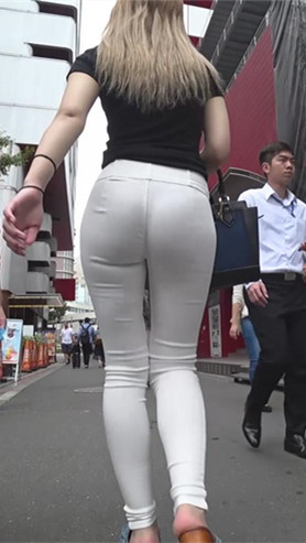 黑衣白紧裤美眉[1.27G/MP4]