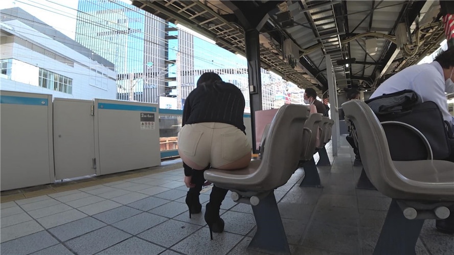 浅绿超短热裤性感身材美女[1.38G/MP4]