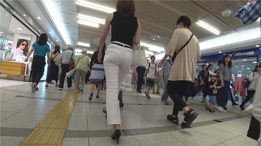 极品白裤OL美女[1.42G/MP4]