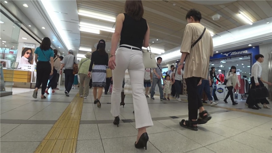 极品白裤OL美女[1.42G/MP4]