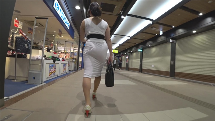 白色紧身包屯裙[793M/MP4]