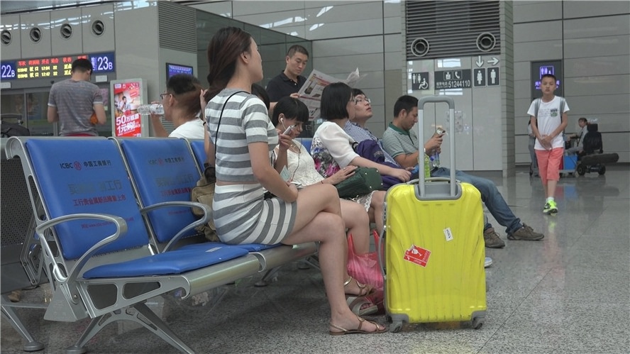 候车室的长腿小姐姐[2.14G/MP4]