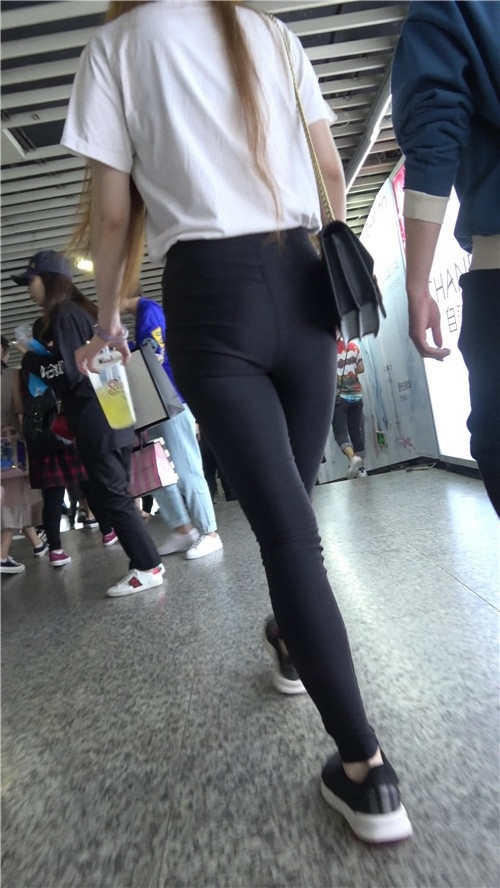 黑色紧身裤美女[892M/MP4]