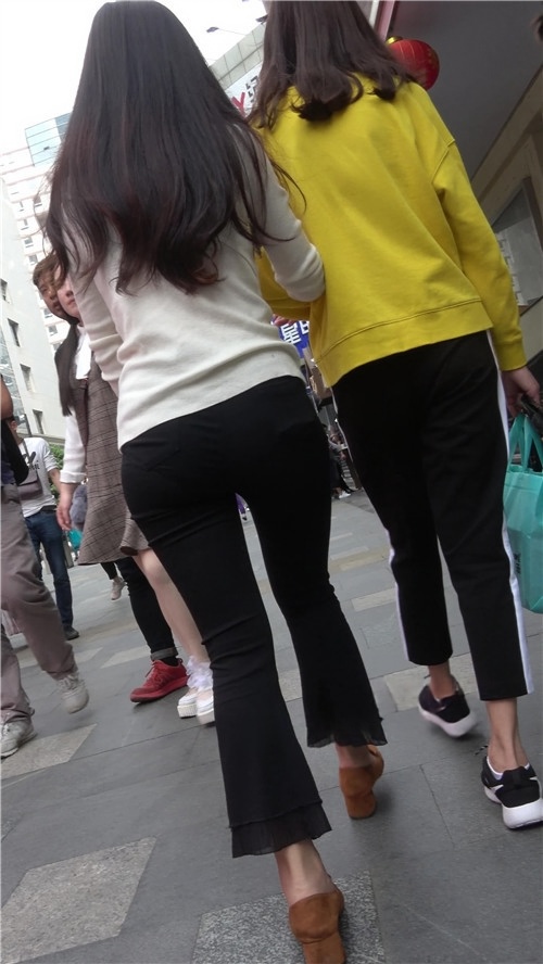 黑色紧身裤美女[892M/MP4]