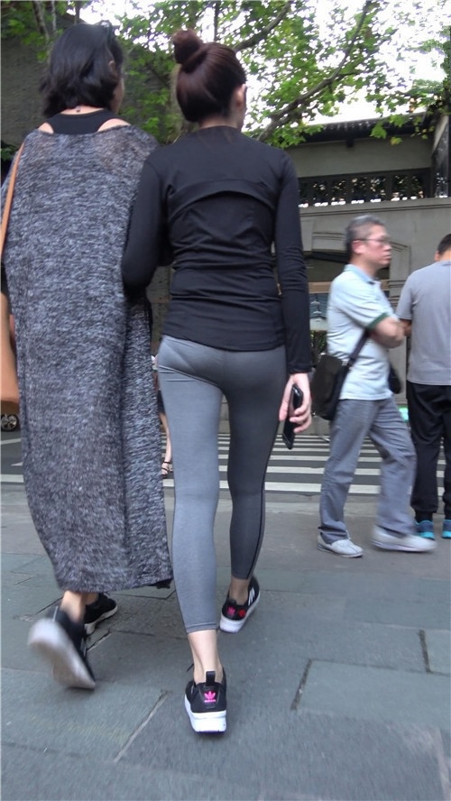 性感的紧身瑜伽课妹子[2.74G/MP4]