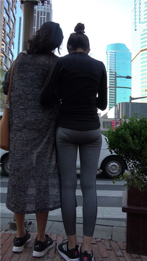 性感的紧身瑜伽课妹子[2.74G/MP4]