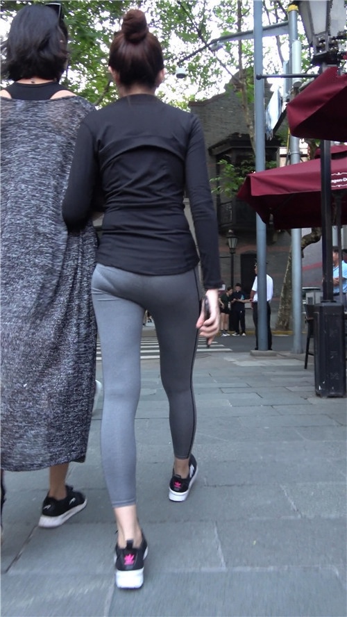 性感的紧身瑜伽课妹子[2.74G/MP4]