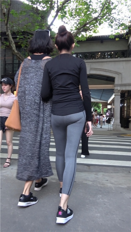 性感的紧身瑜伽课妹子[2.74G/MP4]