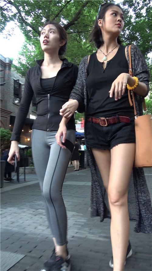 性感的紧身瑜伽课妹子[2.74G/MP4]