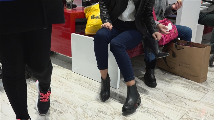 试短靴的美女[342M/MP4]