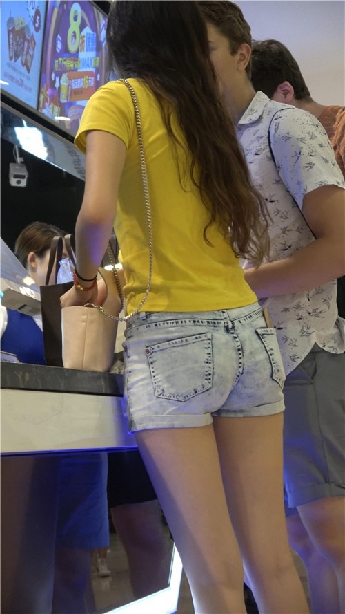 灰色热裤长发美女[608M/MP4]