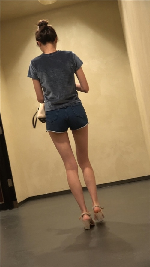 牛仔热裤妹子[1.08G/MP4]