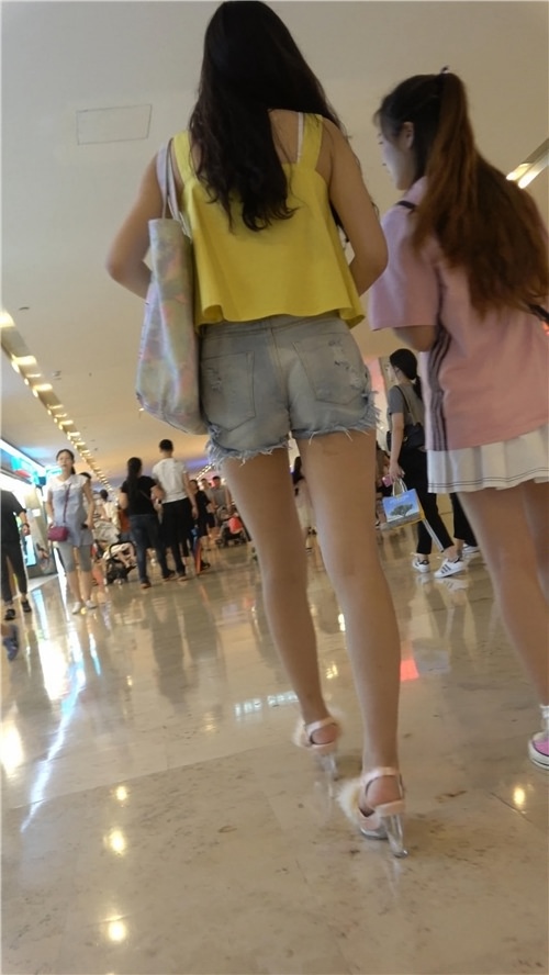 黄衣热裤小姐姐[2.78G/MP4]