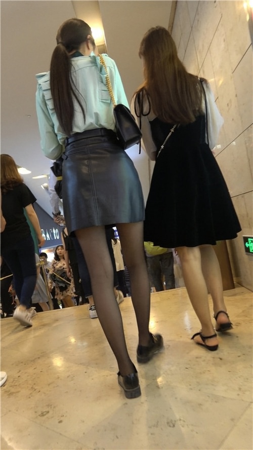 黑丝皮裙美女小姐姐[1.32G/MP4]