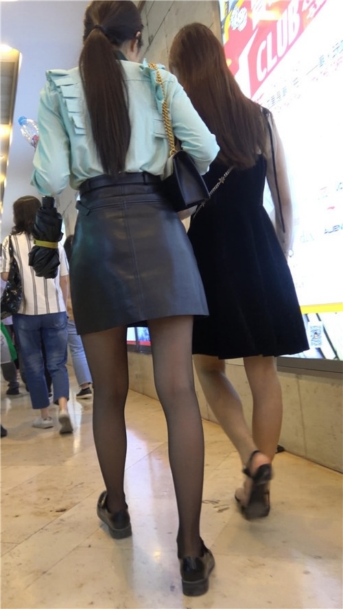 黑丝皮裙美女小姐姐[1.32G/MP4]