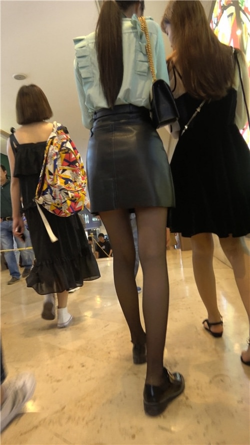 黑丝皮裙美女小姐姐[1.32G/MP4]