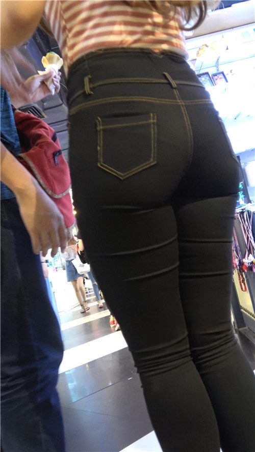 黑色高腰牛仔裤丰腴小姐姐[817M/MP4]