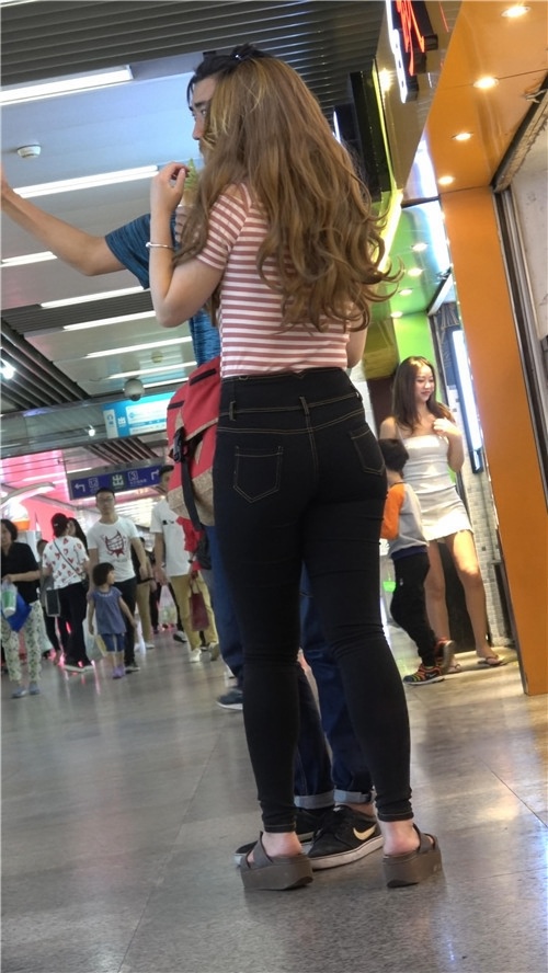 黑色高腰牛仔裤丰腴小姐姐[817M/MP4]