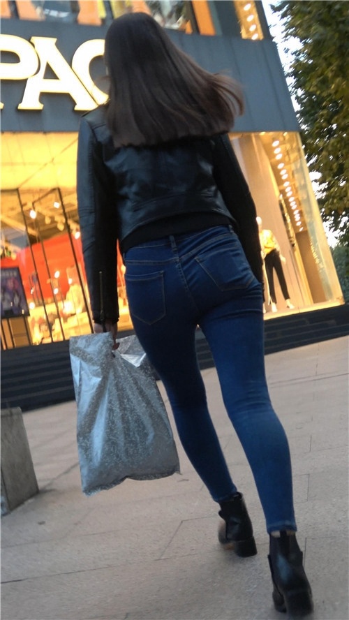 皮衣牛仔裤小姐姐[991M/MP4]