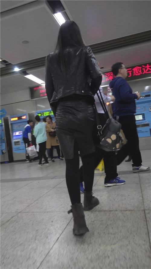 黑色皮裙妹子[842M/MP4]