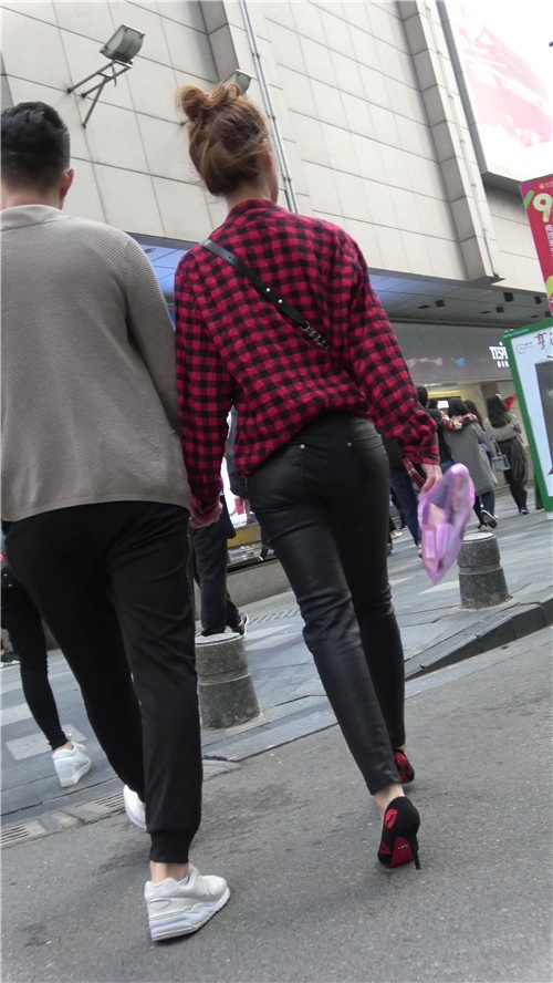 黑色皮裤妹子[1G/MP4]