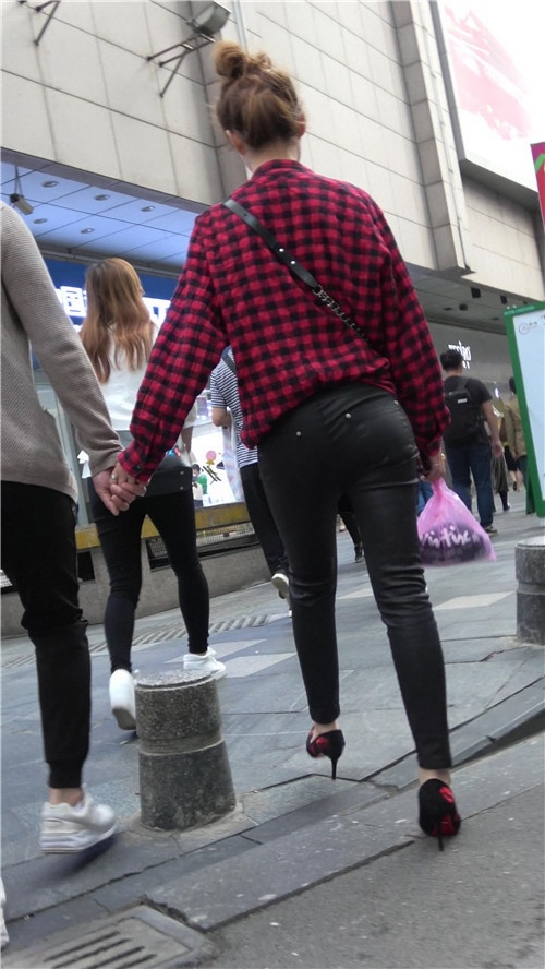 黑色皮裤妹子[1G/MP4]