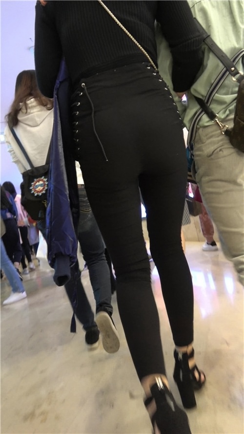 黑色高腰紧身裤MM[1.11G/MP4]