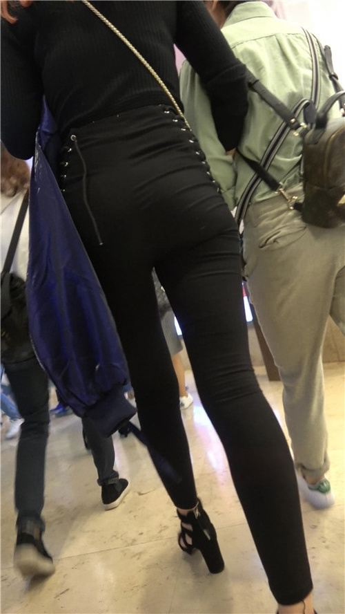 黑色高腰紧身裤MM[1.11G/MP4]