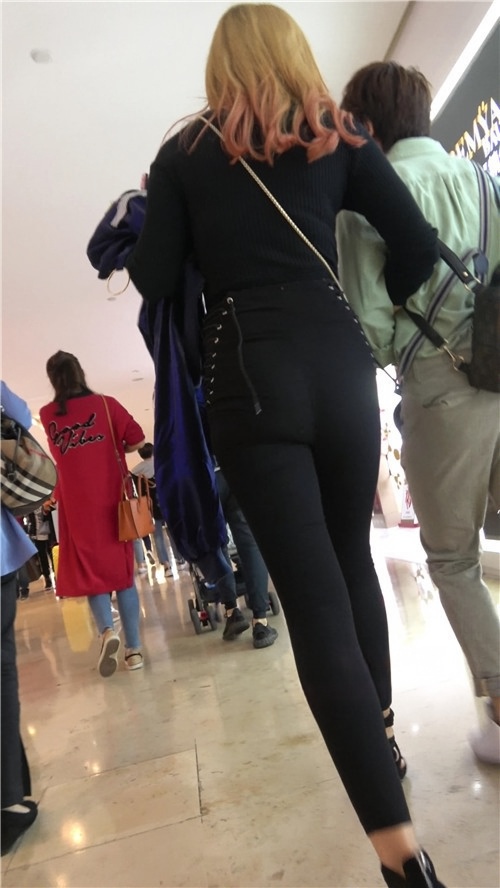 黑色高腰紧身裤MM[1.11G/MP4]