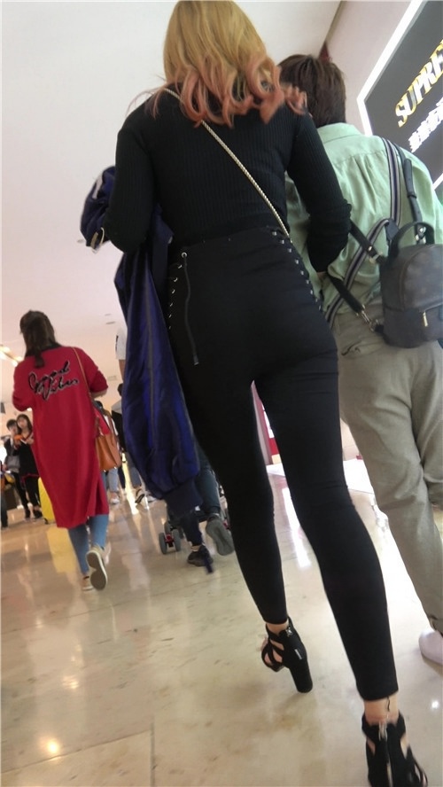 黑色高腰紧身裤MM[1.11G/MP4]