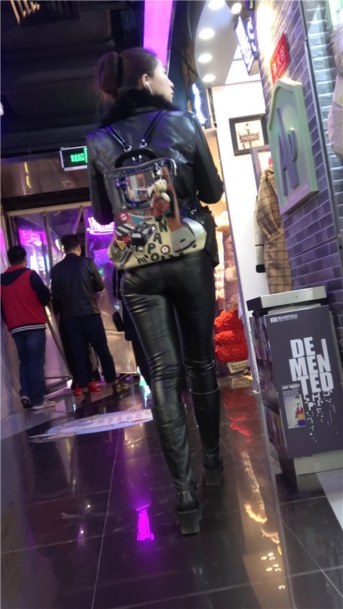 紧身皮裤美女[1009M/MP4]