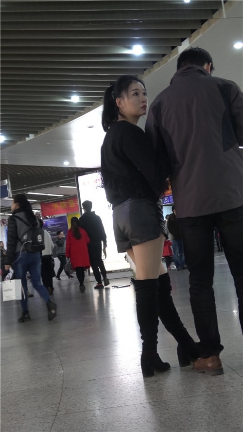 皮裤小姐姐[1.17G/MP4]