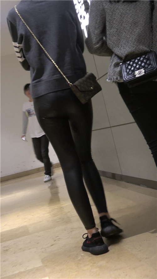 漂亮的长腿皮裤美女[542M/MP4]