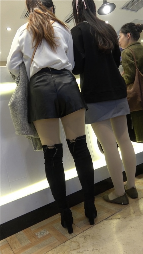 黑色高靴皮裤肉丝美女[1.43G/MP4]