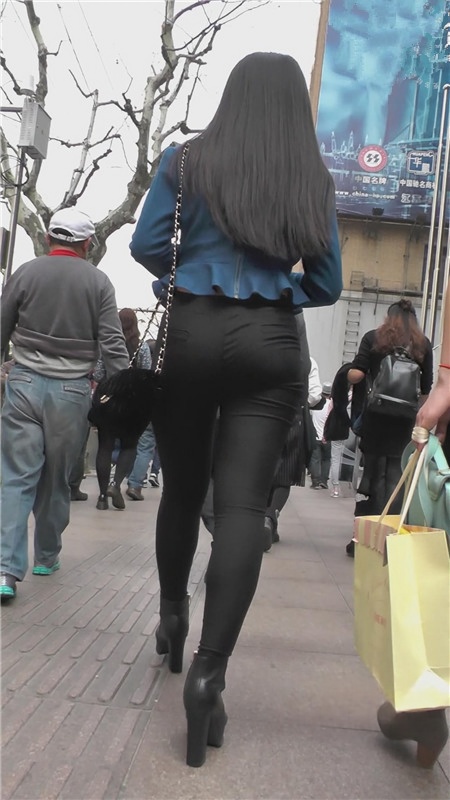 黑色紧身裤妹子[1.53G/MP4]