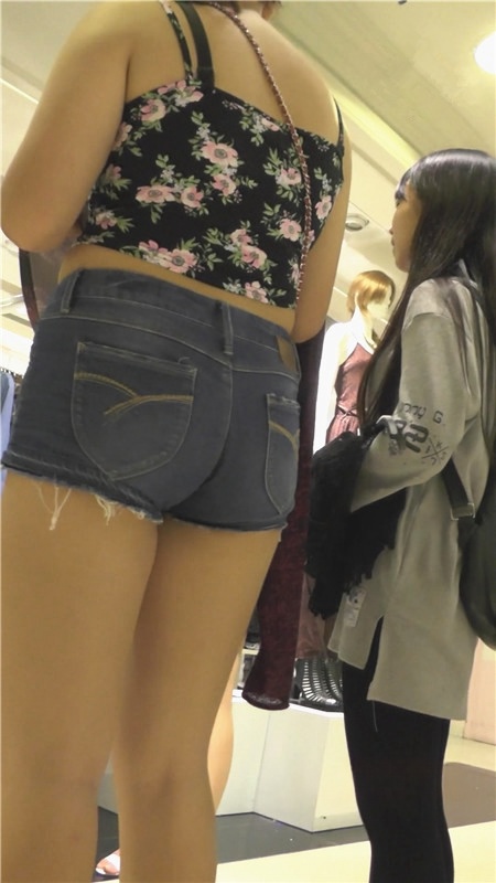 商场里丰满的热裤小妹[558M/MP4]