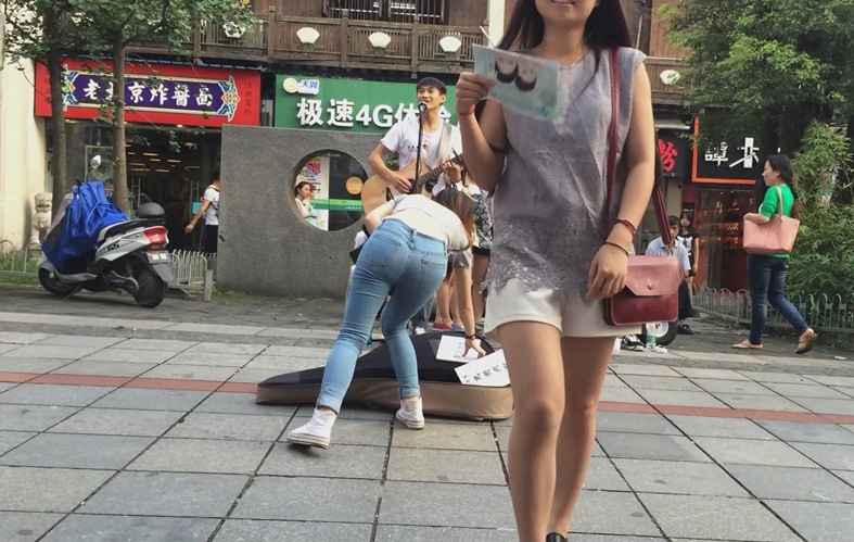 紧身牛仔裤裤腰美女[3.11G/MP4]