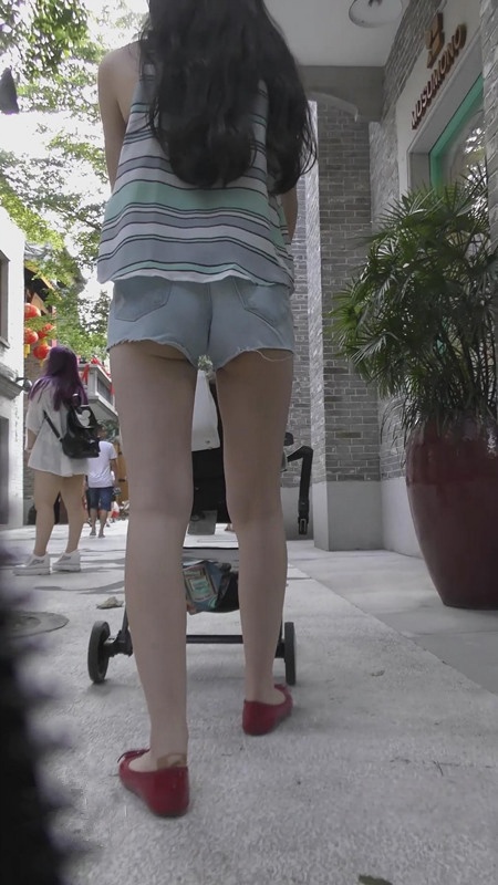 宽松热裤月牙美女[351M/MP4]