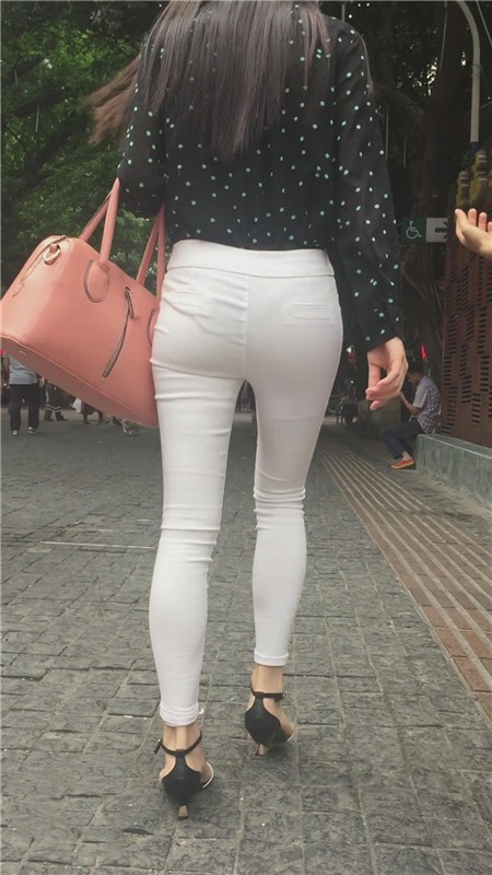 微透白色紧身裤美女[1.11G/MP4]