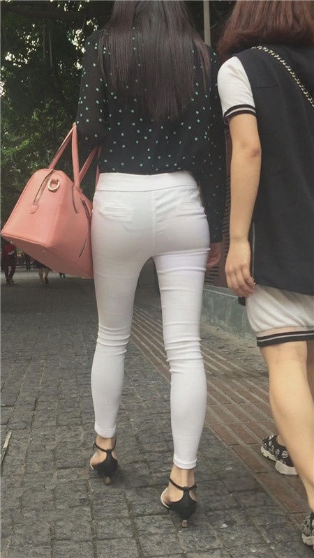 微透白色紧身裤美女[1.11G/MP4]