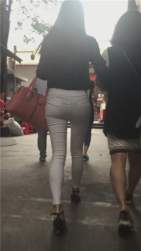 微透白色紧身裤美女[1.11G/MP4]