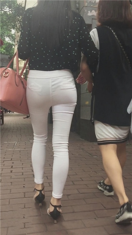微透白色紧身裤美女[1.11G/MP4]