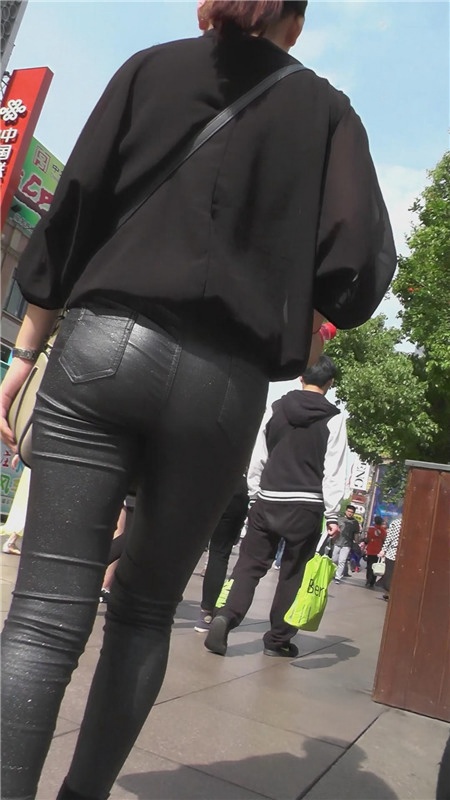 皮裤紧身小姐姐[1.27G/MP4]