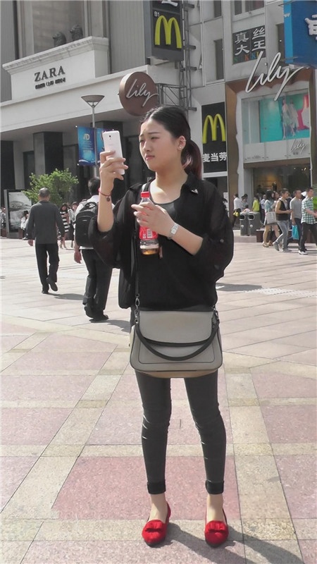 皮裤紧身小姐姐[1.27G/MP4]