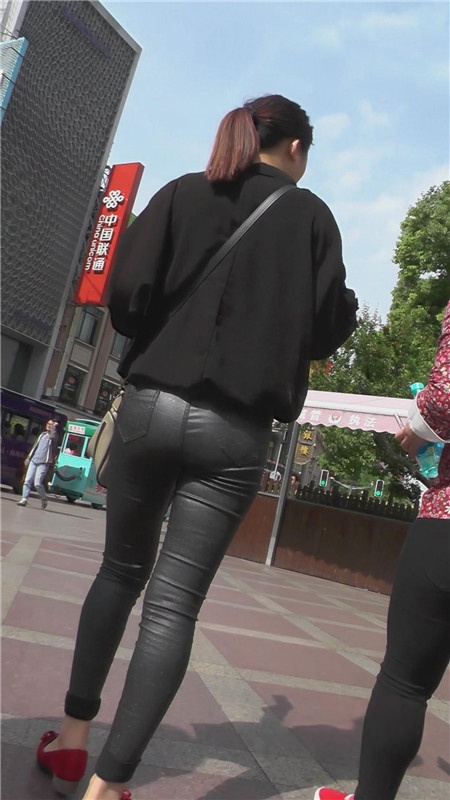 皮裤紧身小姐姐[1.27G/MP4]