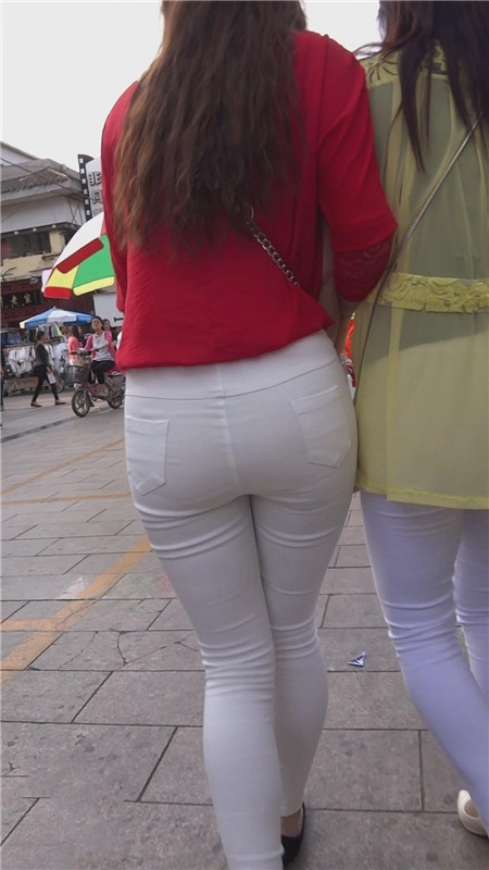 红衣紧身极品白裤美女[2.26G/MP4]